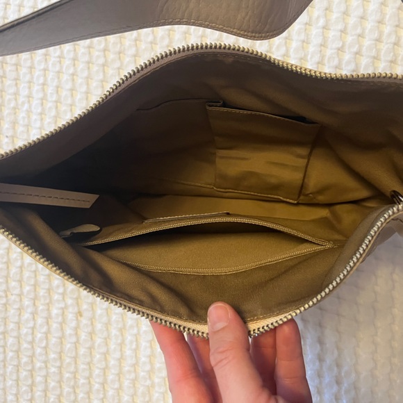 Coach Hobo in Cream Leather - Picture 2 of 6